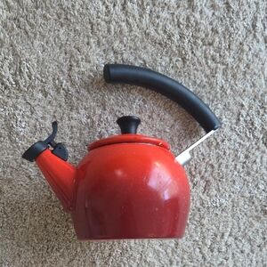Le Creuset Red Tea Pot 1.25 Quart